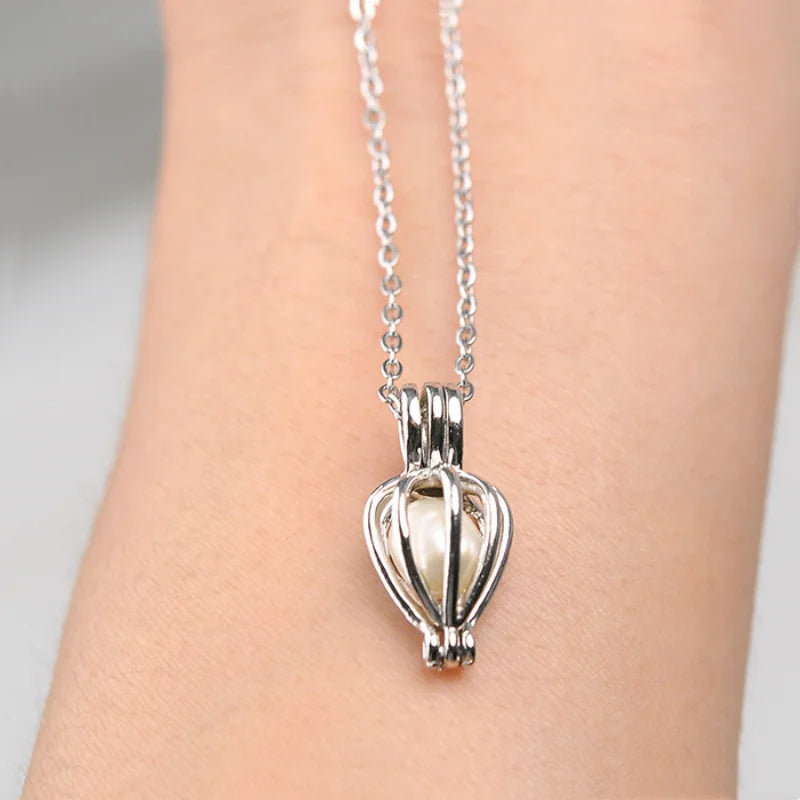 GlowPearl - Natural Pearl in Shell with Necklace