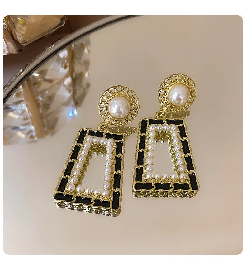 🌸 GlowLuxe BloomAura Earrings – Vintage-Inspired Luxury Flower Earrings