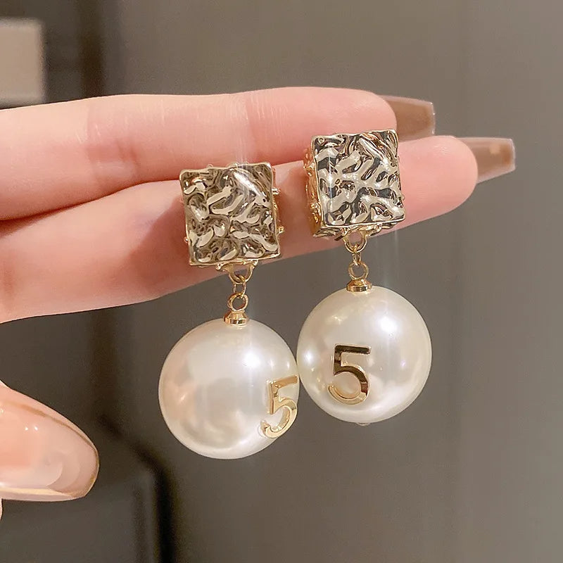 🌸 GlowLuxe BloomAura Earrings – Vintage-Inspired Luxury Flower Earrings
