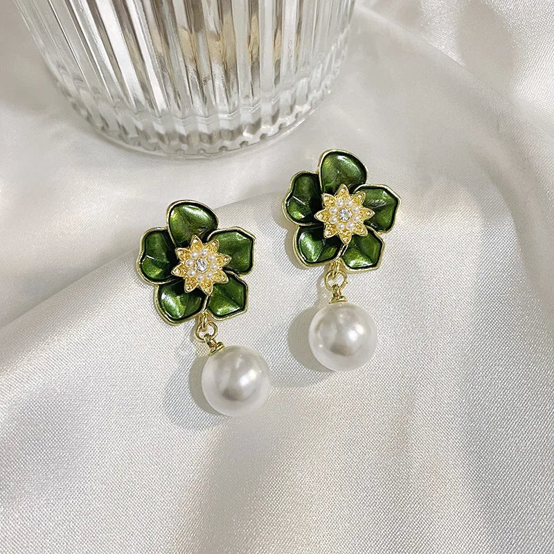 🌸 GlowLuxe BloomAura Earrings – Vintage-Inspired Luxury Flower Earrings