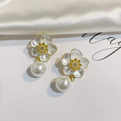 🌸 GlowLuxe BloomAura Earrings – Vintage-Inspired Luxury Flower Earrings