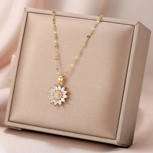 🌹 GlowLuxe BloomRadiance Necklace – Gold Flower Pendant with Zirconia Petals