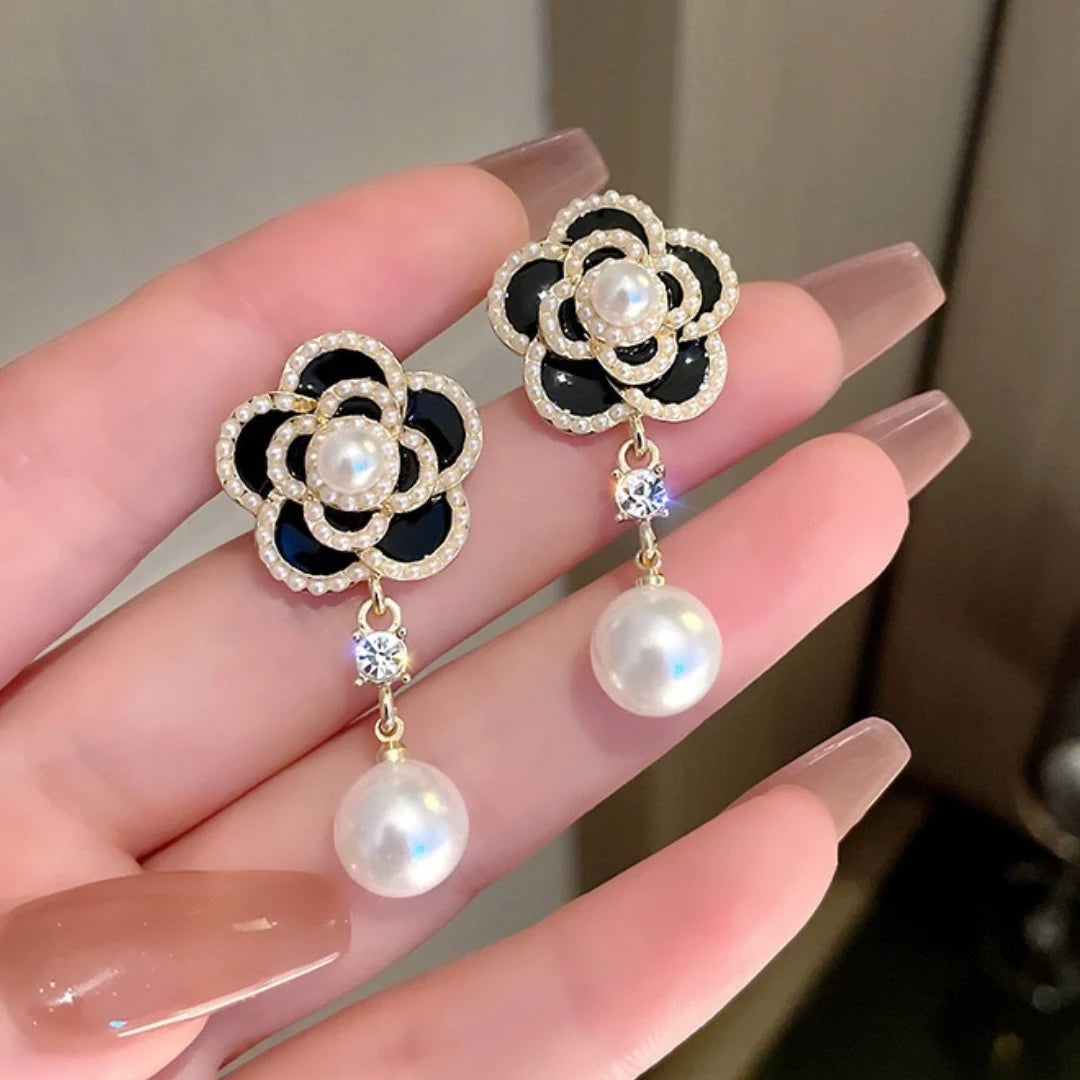 💎 GlowLuxe CamelliaDrop Earrings – Baroque-Inspired Rhinestone Classic Drops