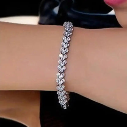 💎 GlowCharm LuxeLink – Roman Crystal Geometric Chain Bracelet