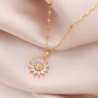 🌹 GlowLuxe BloomRadiance Necklace – Gold Flower Pendant with Zirconia Petals