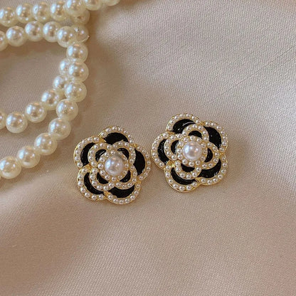 🌸 GlowLuxe BloomAura Earrings – Vintage-Inspired Luxury Flower Earrings