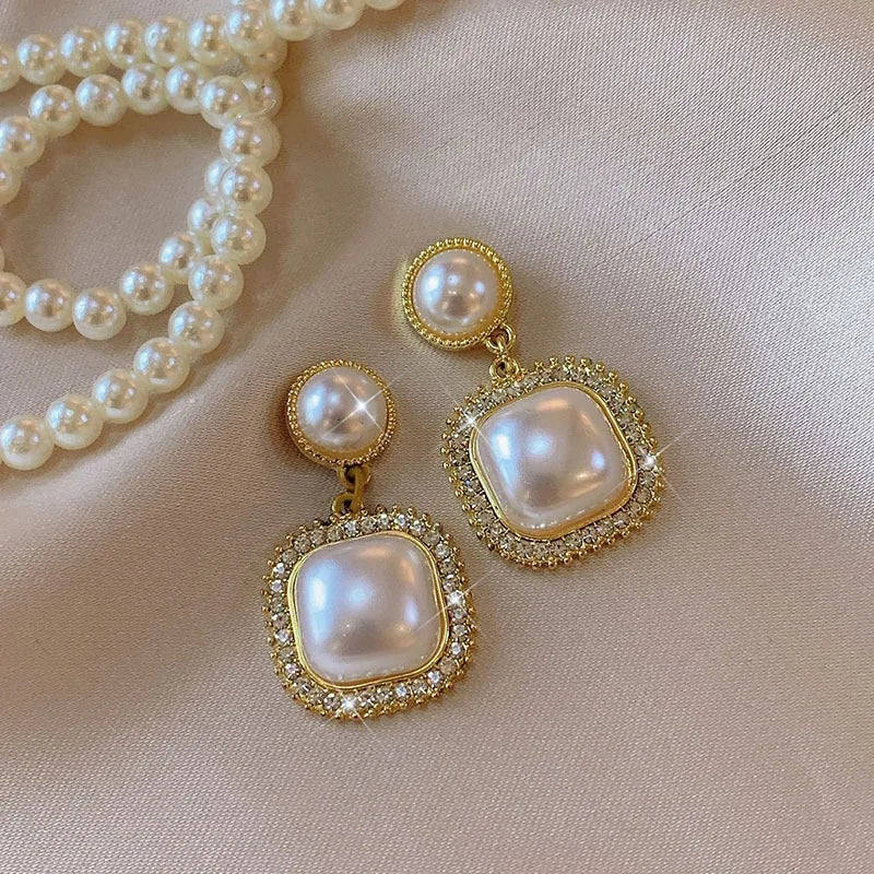 🌸 GlowLuxe BloomAura Earrings – Vintage-Inspired Luxury Flower Earrings