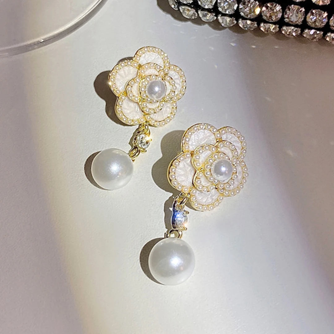 💎 GlowLuxe CamelliaDrop Earrings – Baroque-Inspired Rhinestone Classic Drops
